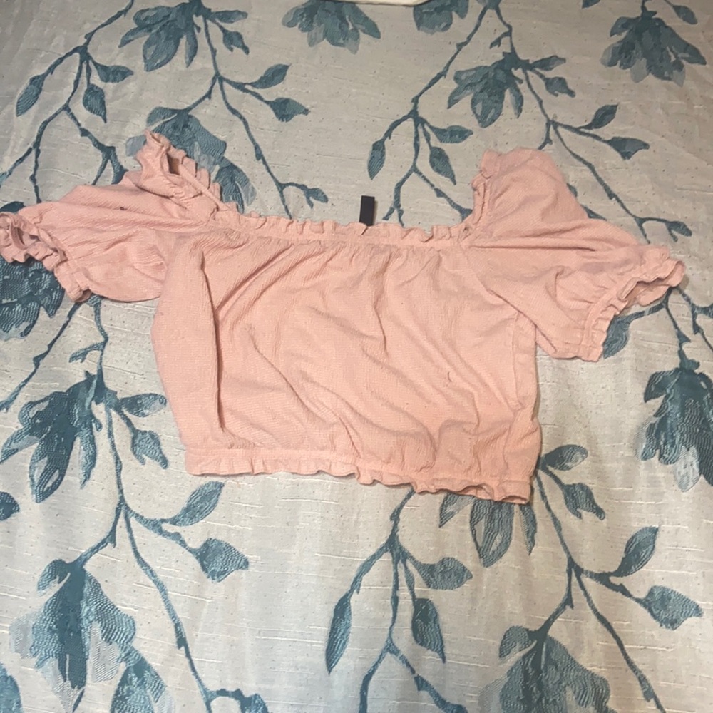 H&M’s DIVIDED Blush Pink Crop Top
